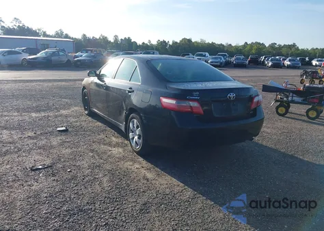 2007 Toyota Camry Le z USA, uszkodzony, nr VIN 4T1BE46K67U021654